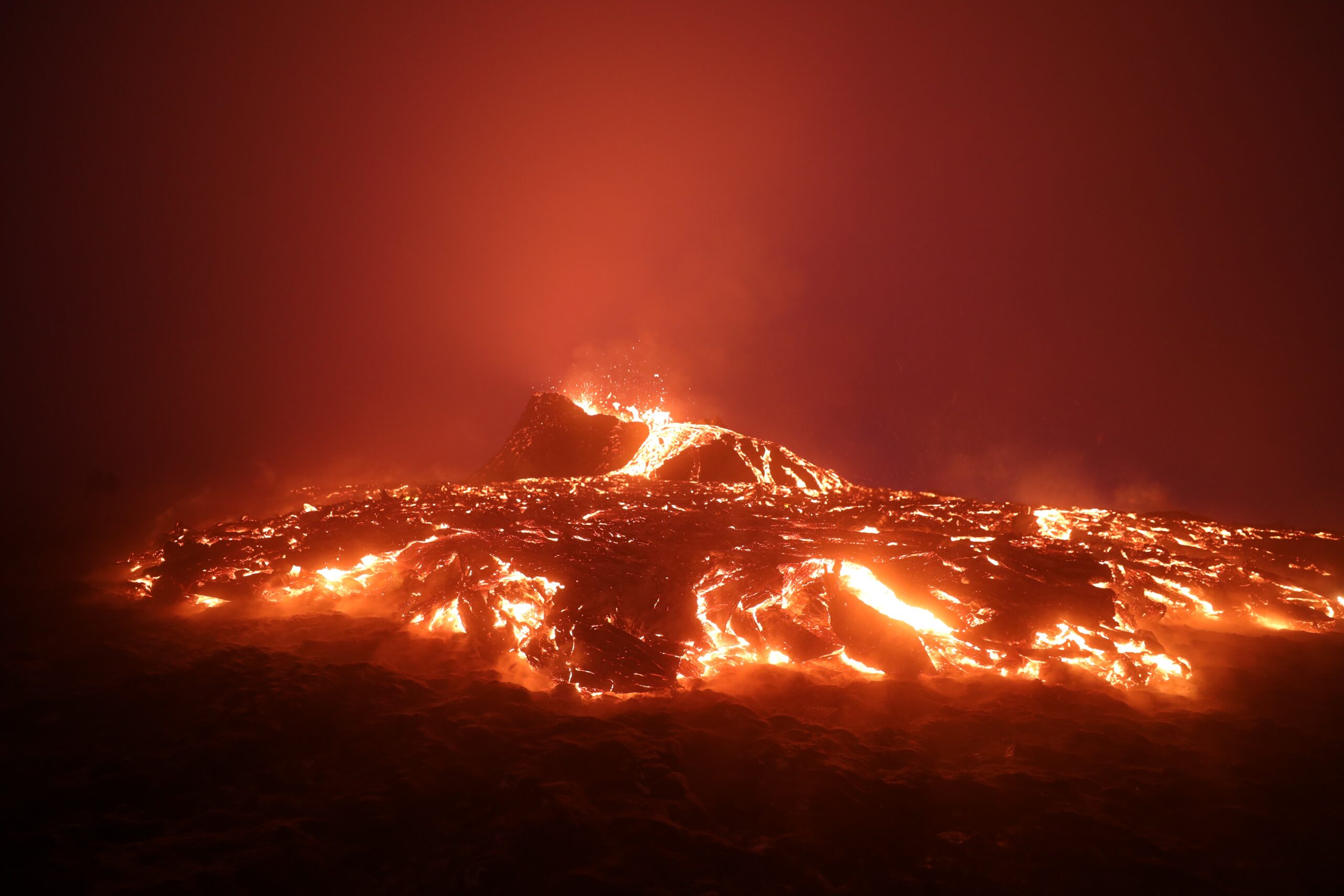 Vulcão na Islândia: alerta de poluição para a capital após erupção